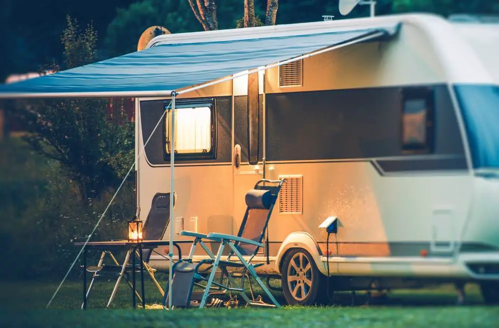▷ Comment Chauffer Une Caravane Ou Un Camping Car Sans Électricité ? En  Janv. 2024