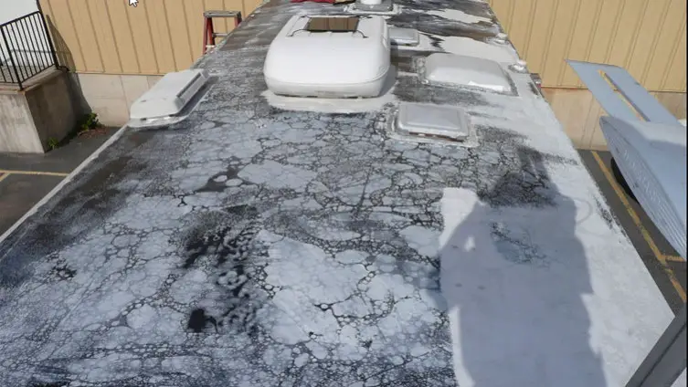 Comment réparer le toit de votre caravane ?